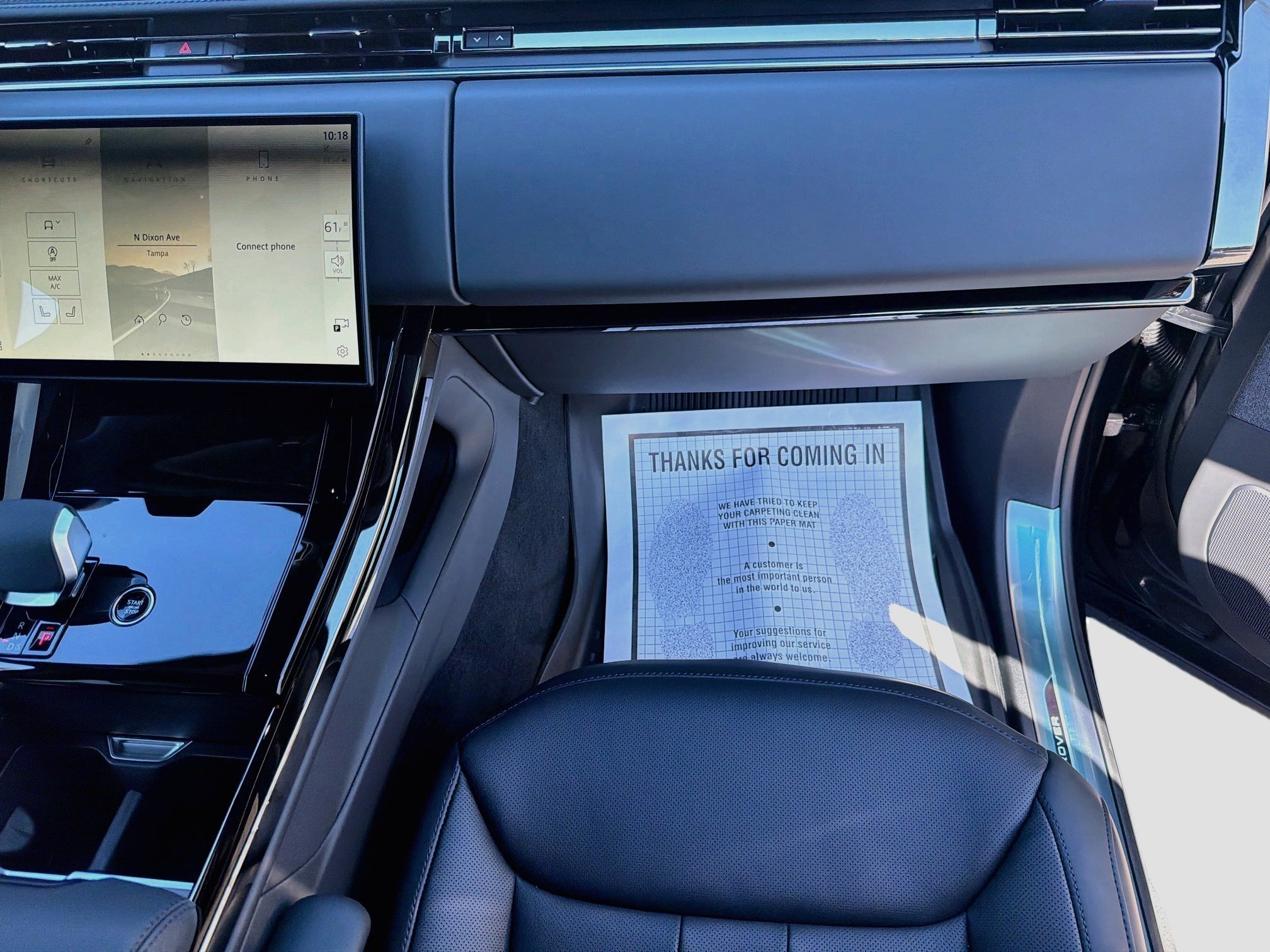 New 2027 Santorini Black LAND ROVER SE P360 image 18