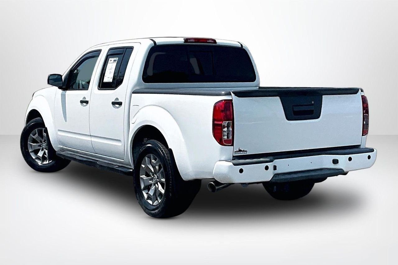 Used 2020 Glacier White Nissan Crew Cab SV 4x2 image 5