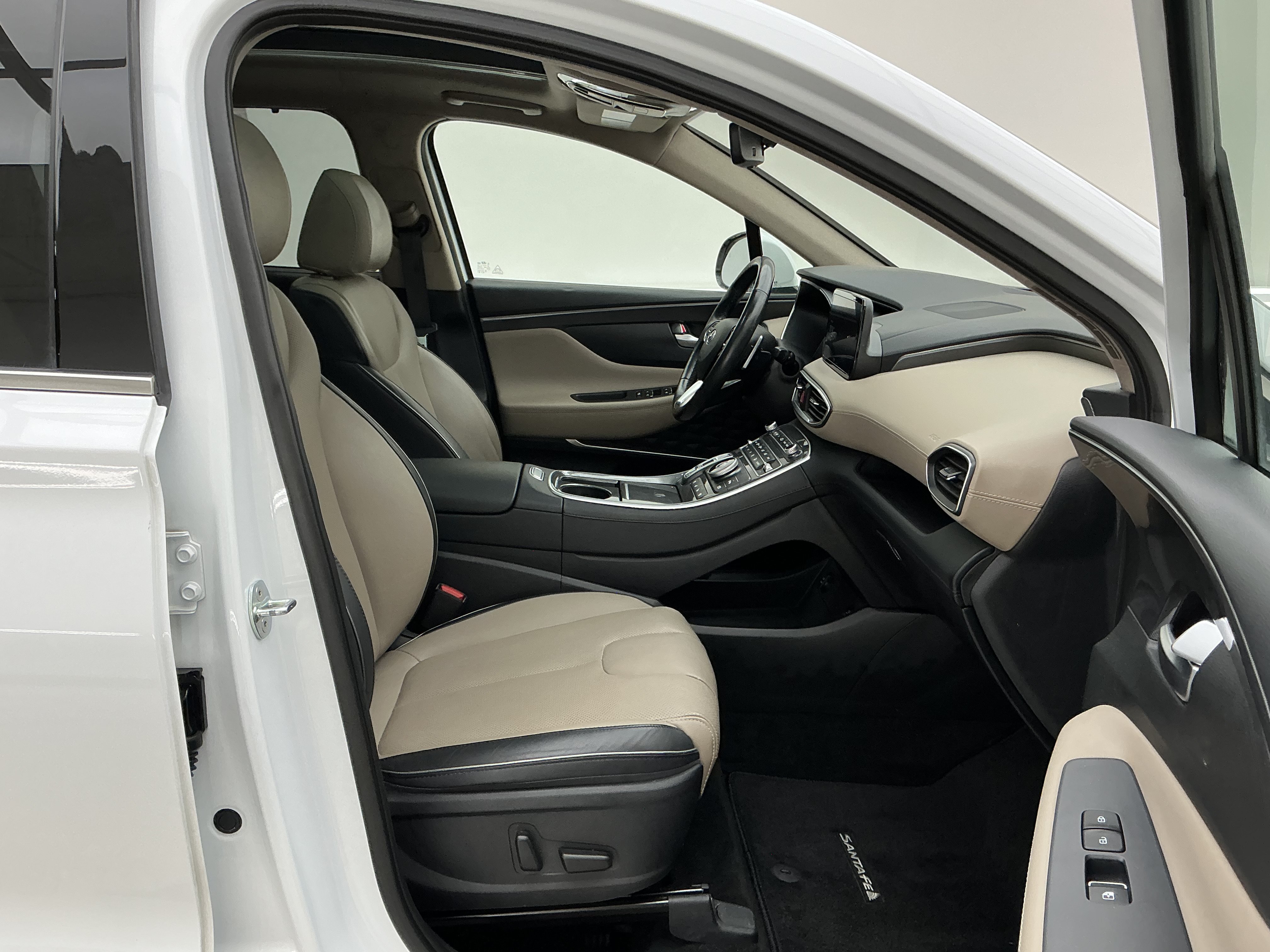 Used 2021 Quartz White Hyundai Limited image 26