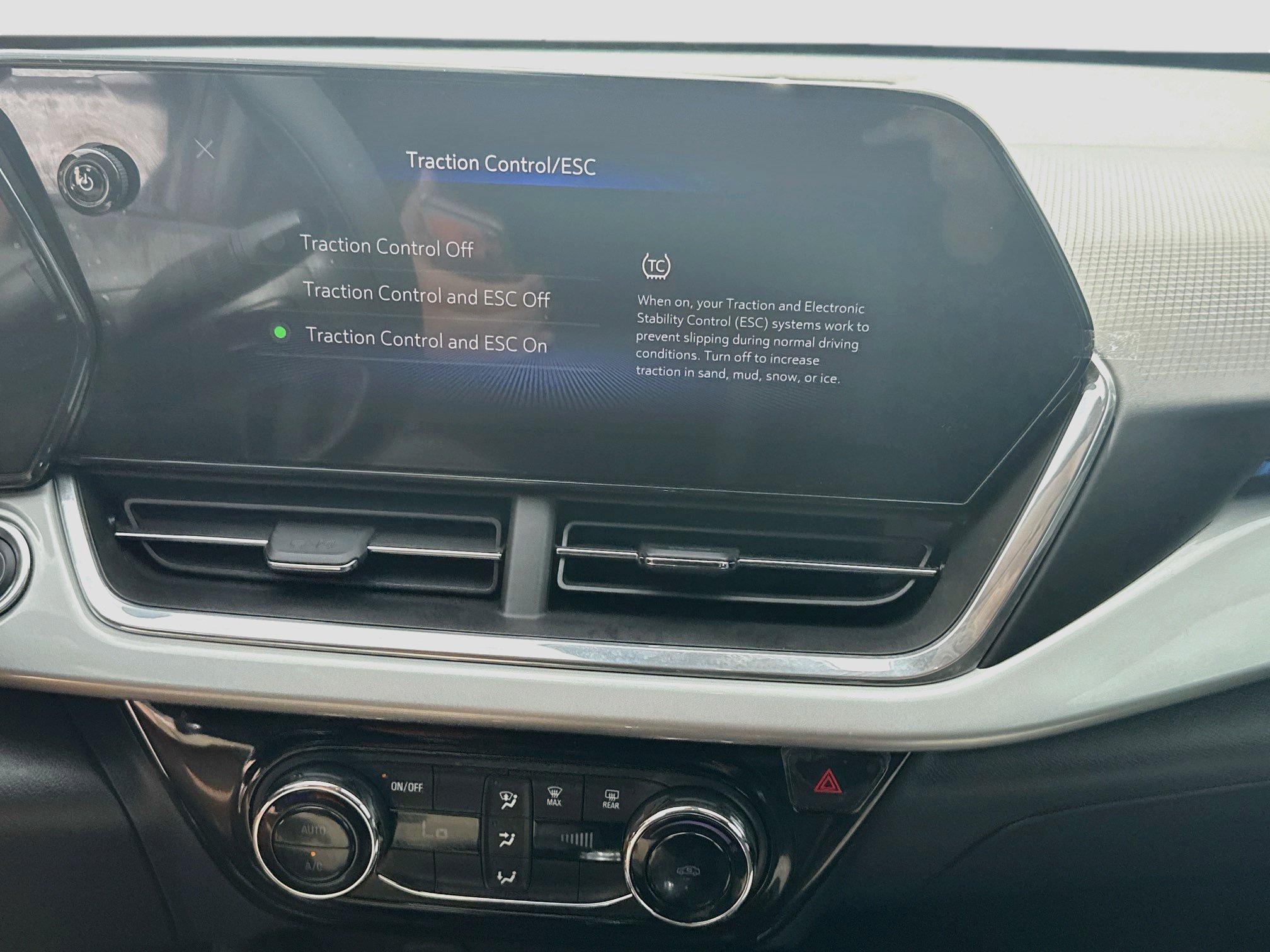 2025 Chevrolet Trax LT - Photo 10