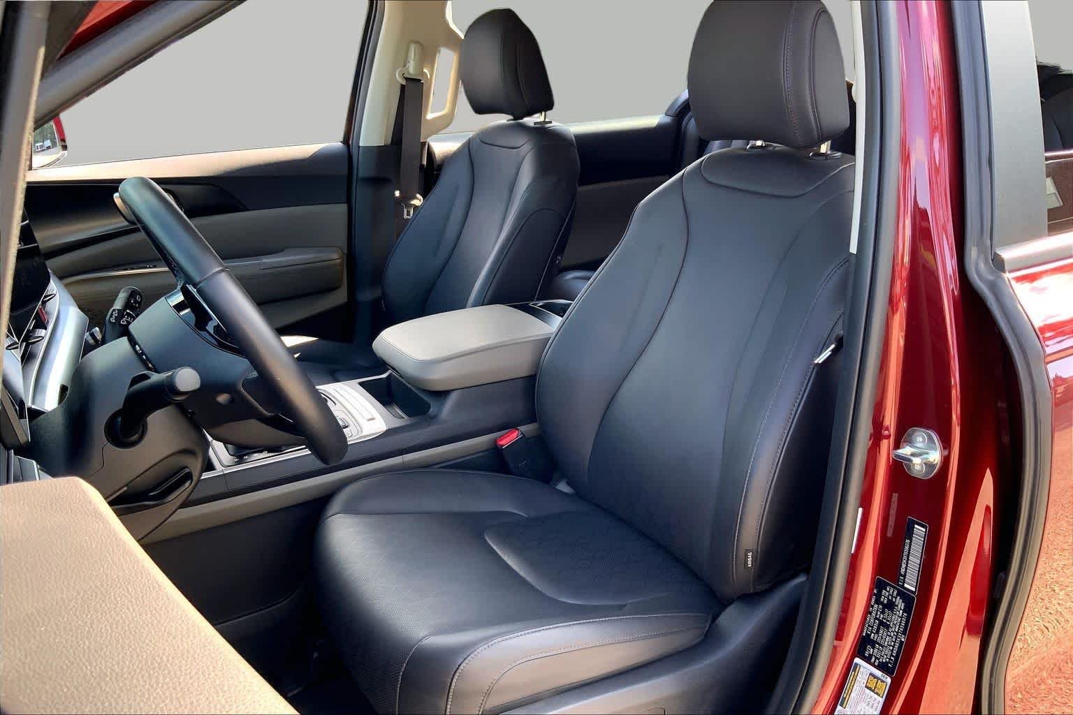 Pre-Owned 2026 Kia Carnival LXS