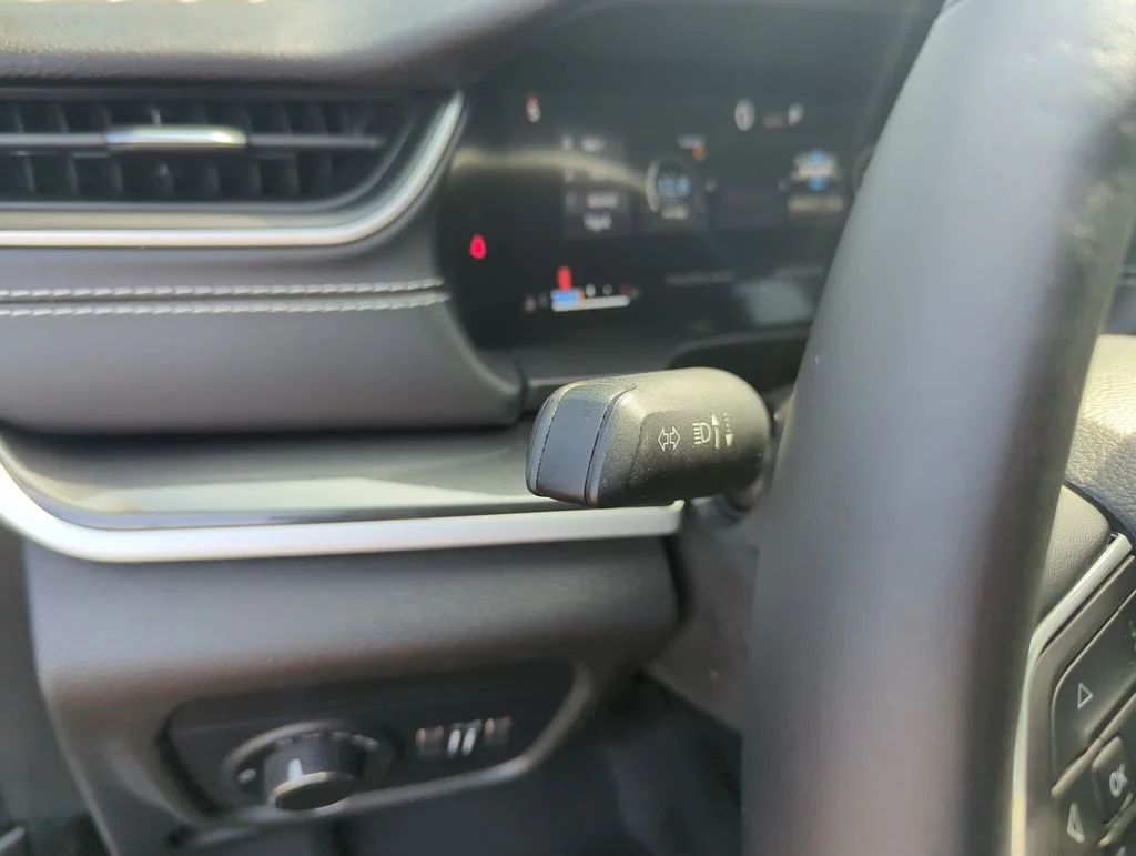 Used 2022 Silver Jeep Laredo image 21