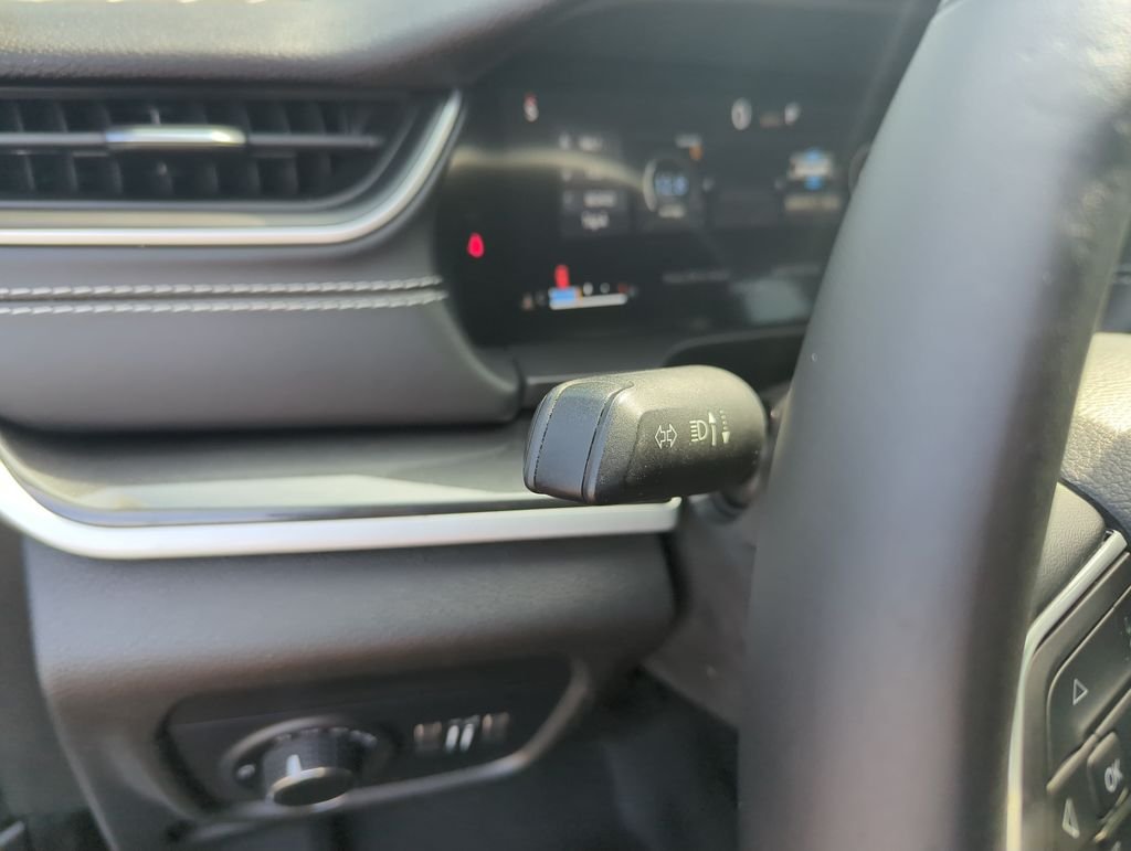 Used 2022 Silver Jeep Laredo image 21