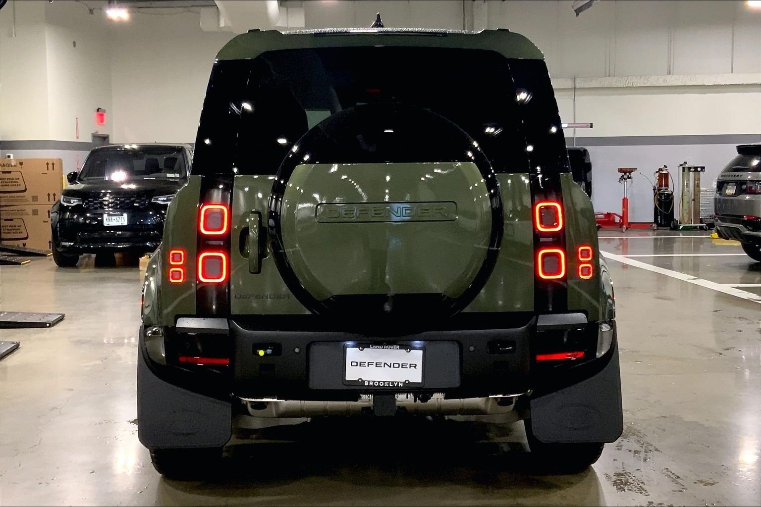 New 2026 Woolstone Green Land Rover X-Dynamic SE image 4