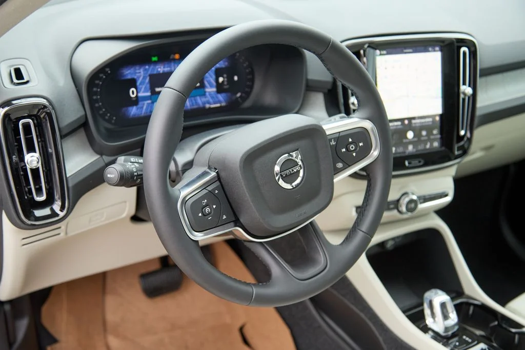 New 2026 Crystal White Volvo Plus image 13
