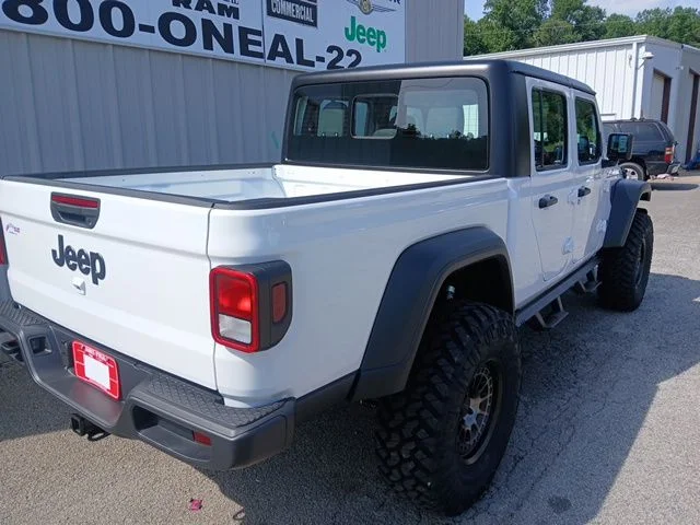New 2026 Bright White Clear-Coat Exterior Paint Jeep Sport image 3