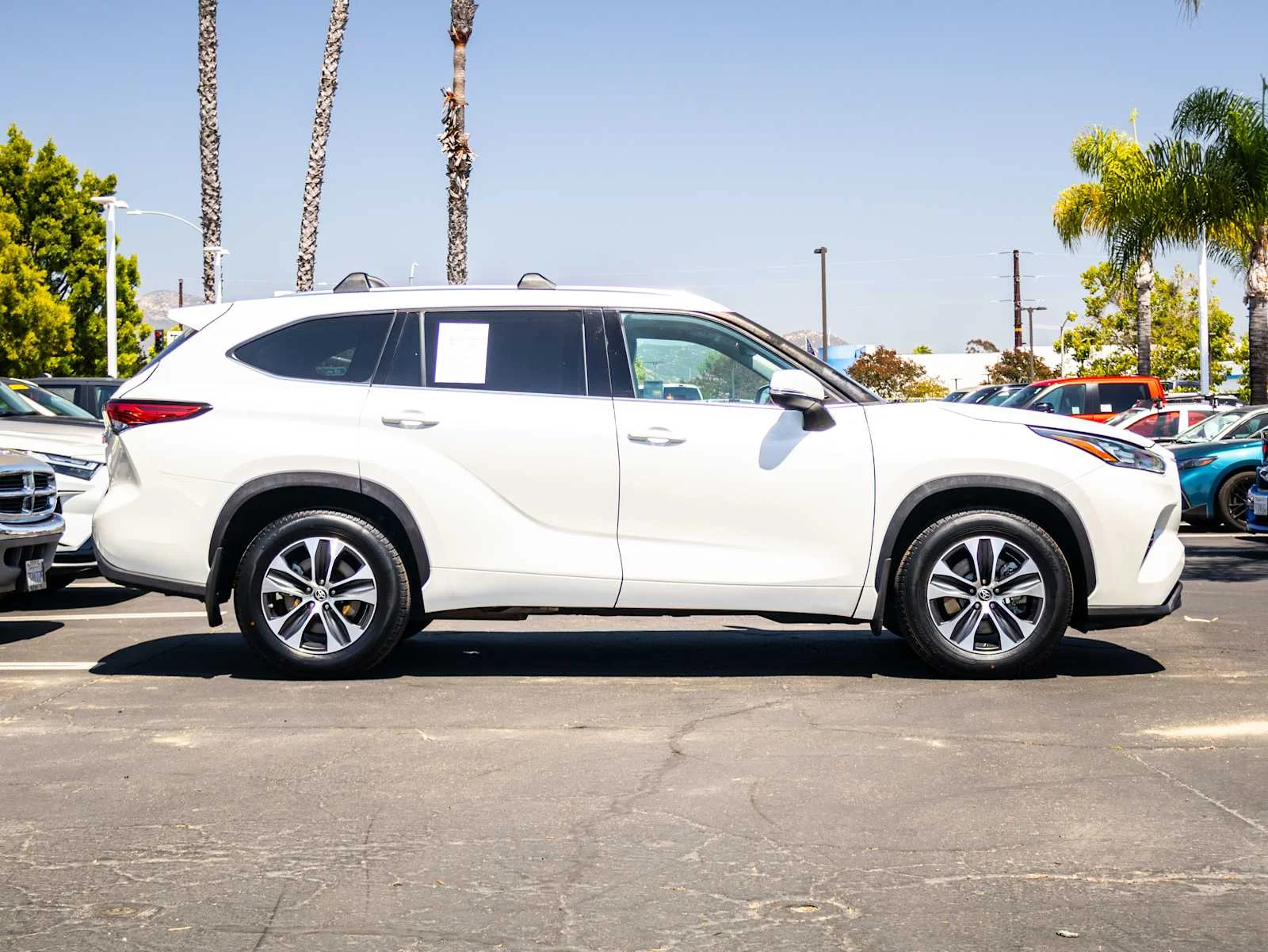 Used 2020 Blizzard Pearl Toyota XLE image 4