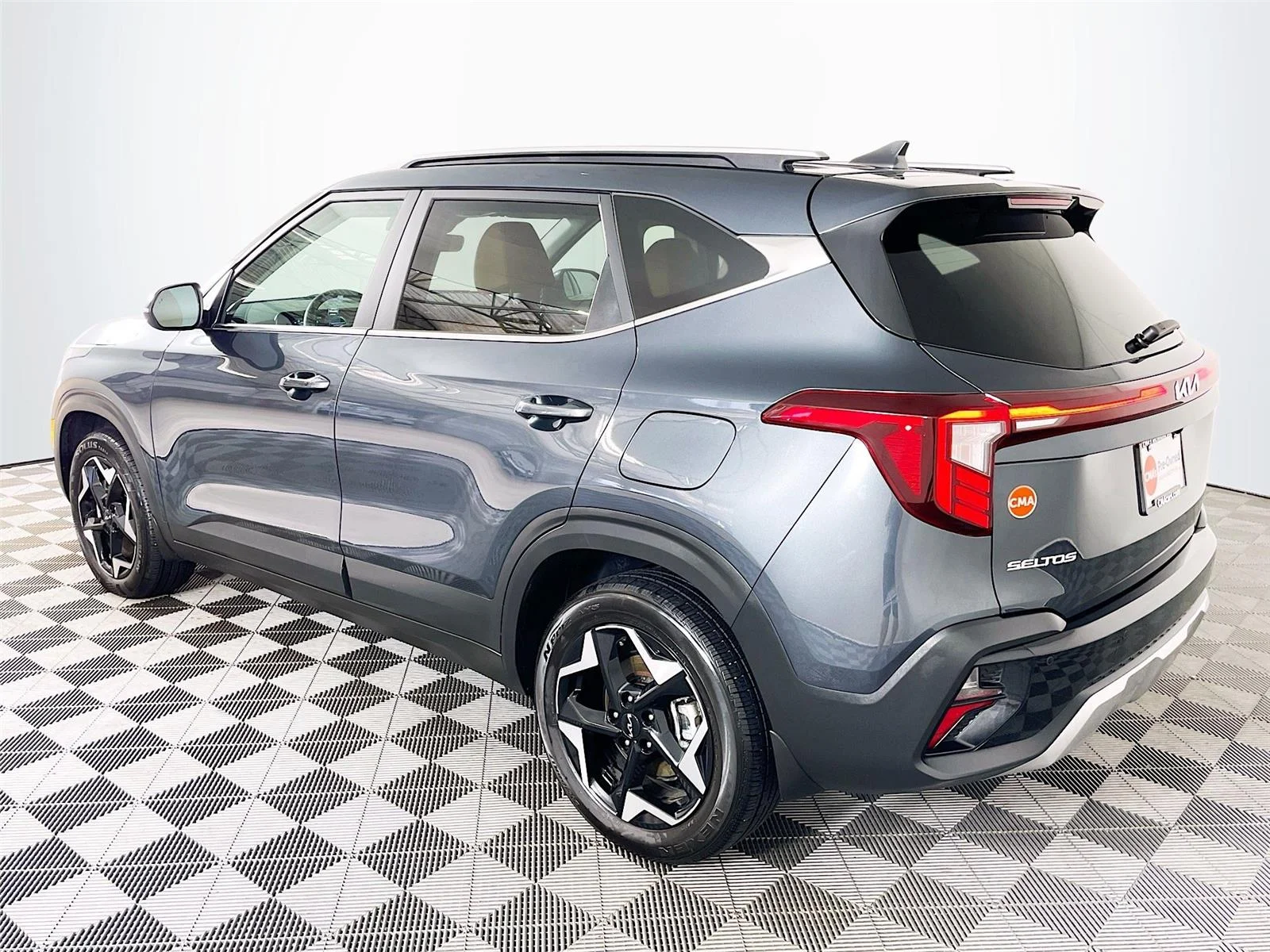 Used 2025 Gravity Gray Kia EX image 7