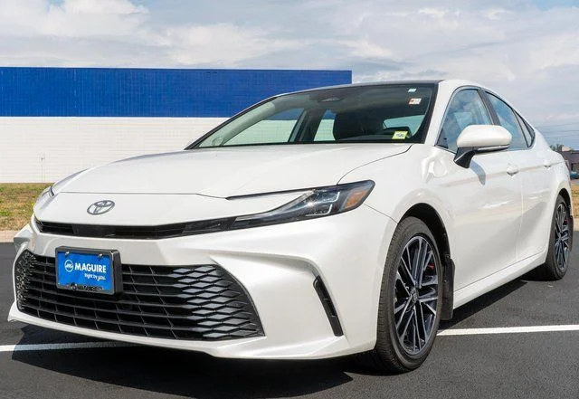 Used 2025 Pearl Toyota XLE image 2