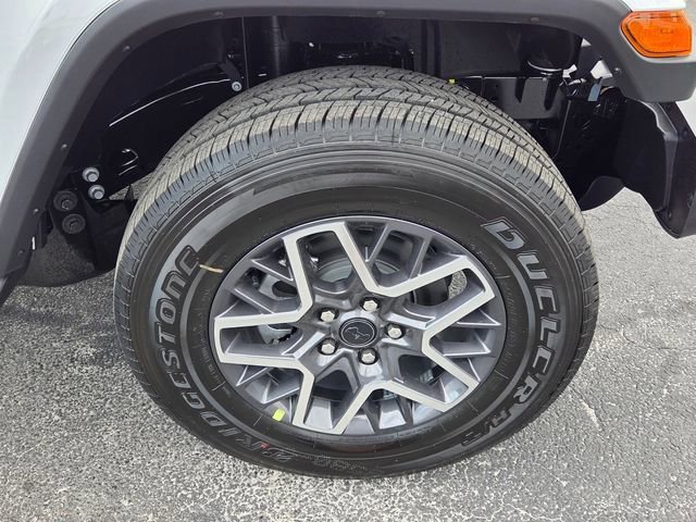 New 2026 Bright White Clear-Coat Exterior Paint Jeep Sahara image 15