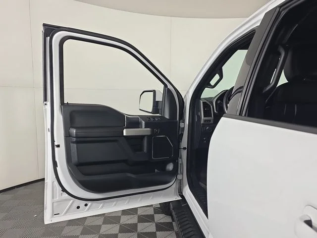 Used 2020 Oxford White Ford Lariat image 25