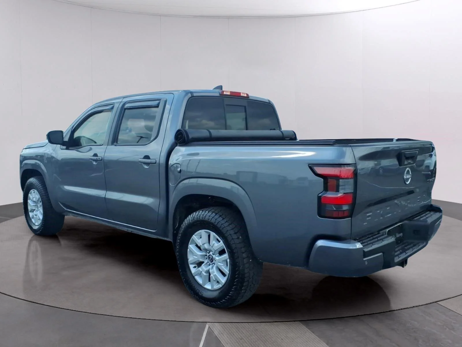 Used 2022 Gun Metallic Nissan SV image 3
