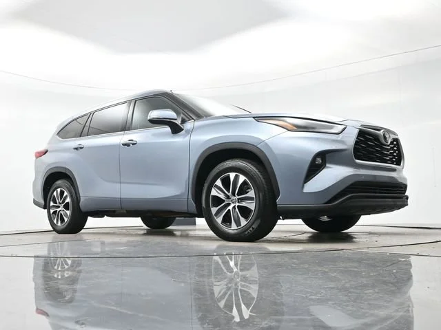 Used 2022 Moon Dust Toyota XLE image 26