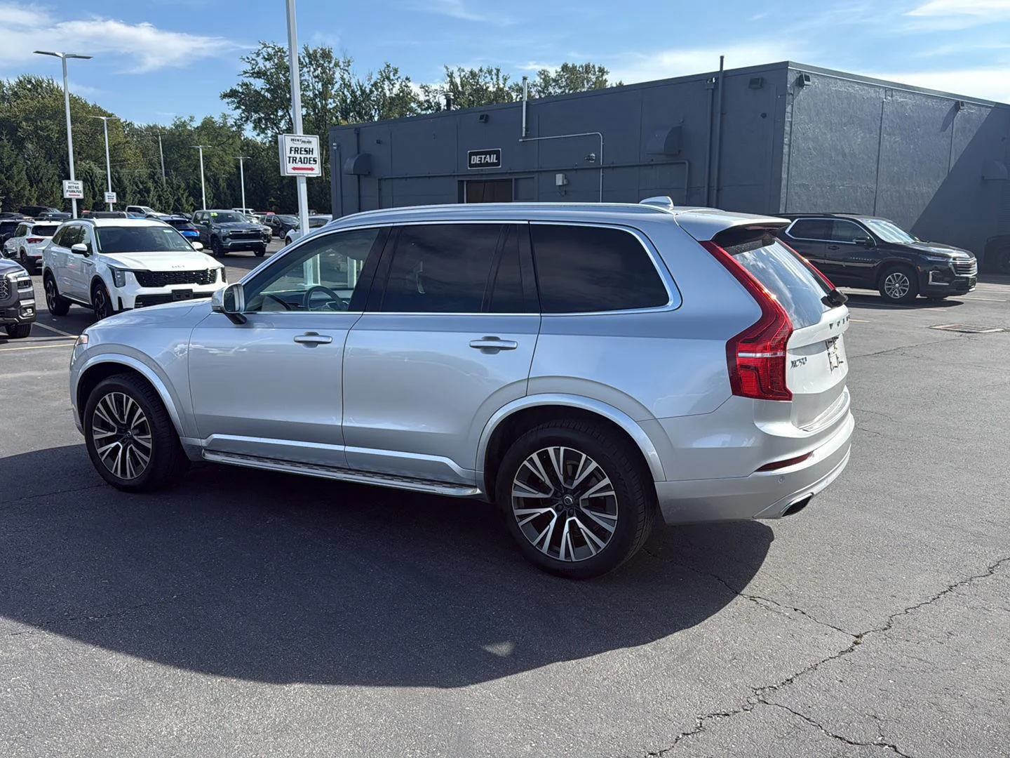 Used 2021 Bright Silver Metallic Volvo Momentum image 4