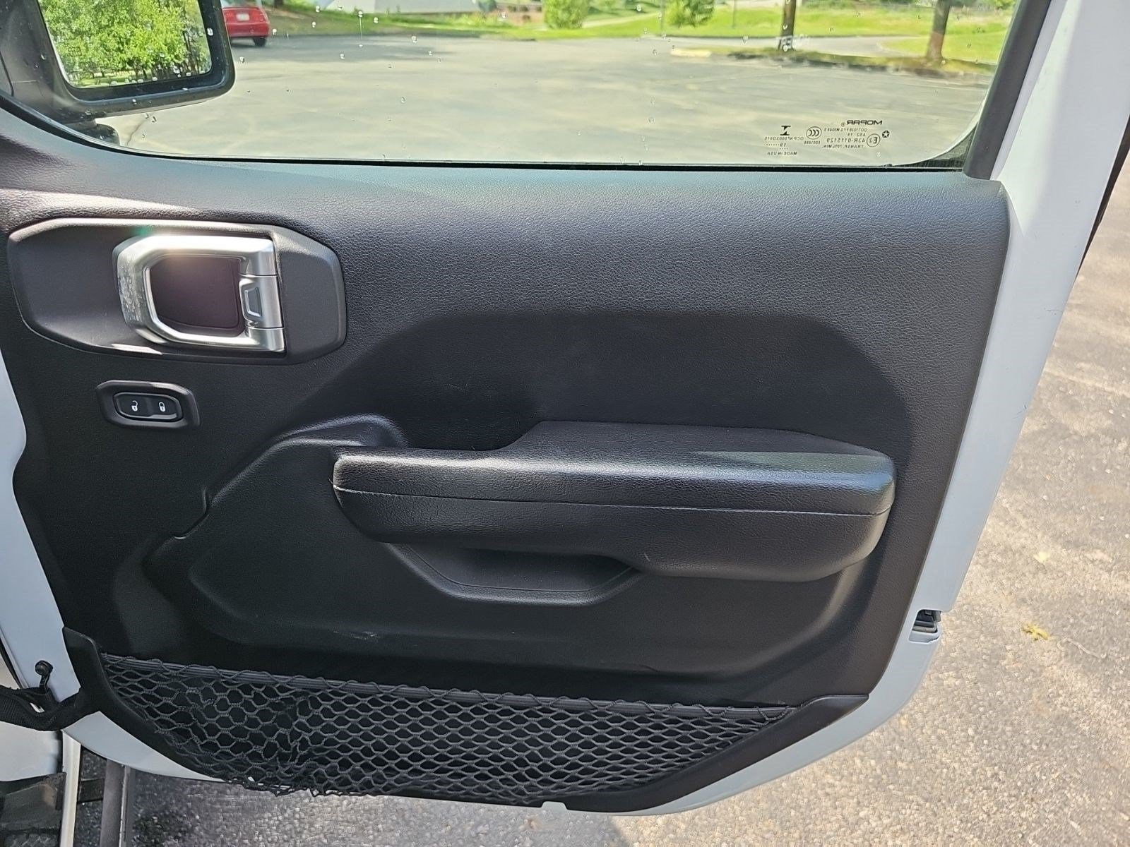 Used 2020 Bright White Clearcoat Jeep Sport S image 13