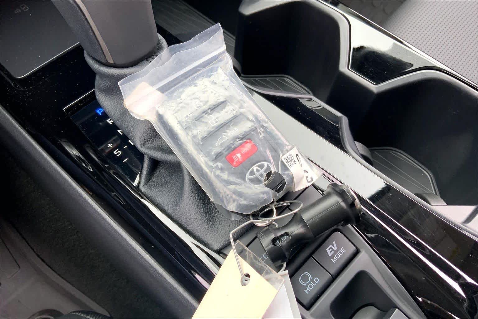 2026 Toyota Camry XLE - Photo 14