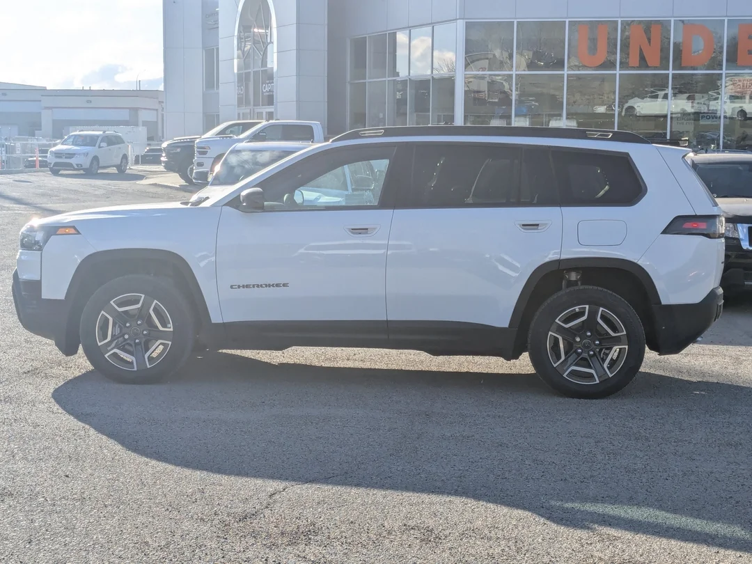 New 2026 White Jeep Laredo - - 4x4 - Pkg 23F - Compact Spare - 1.6L Turbo Hybrid - 12.3 Touchscreen & More! image 5