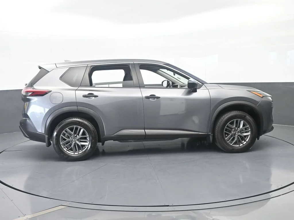 Used 2021 Gray Nissan S image 7