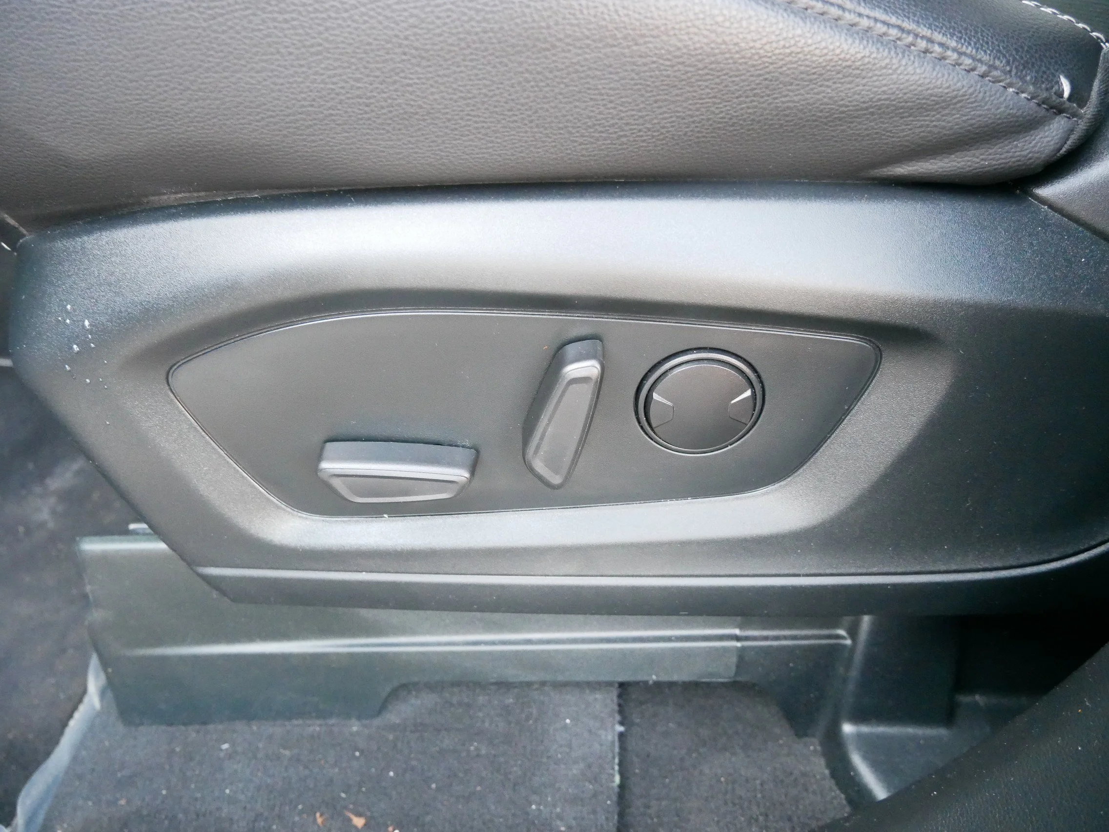 Used 2023 Star White Metallic Tri-Coat Ford ST image 19