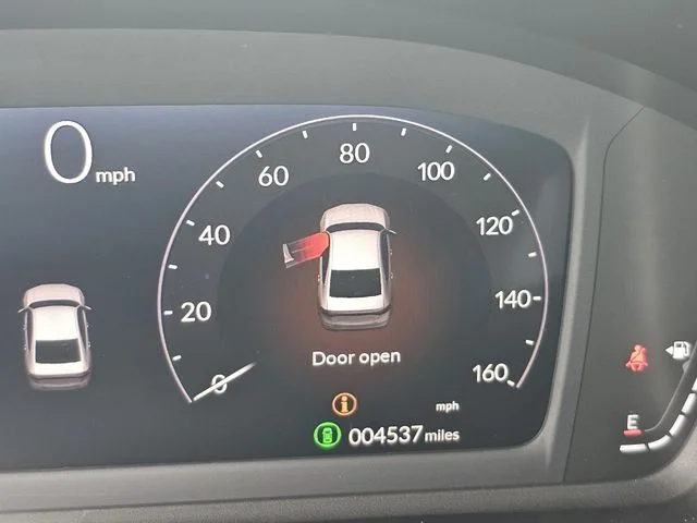 Used 2025  Honda SE image 30