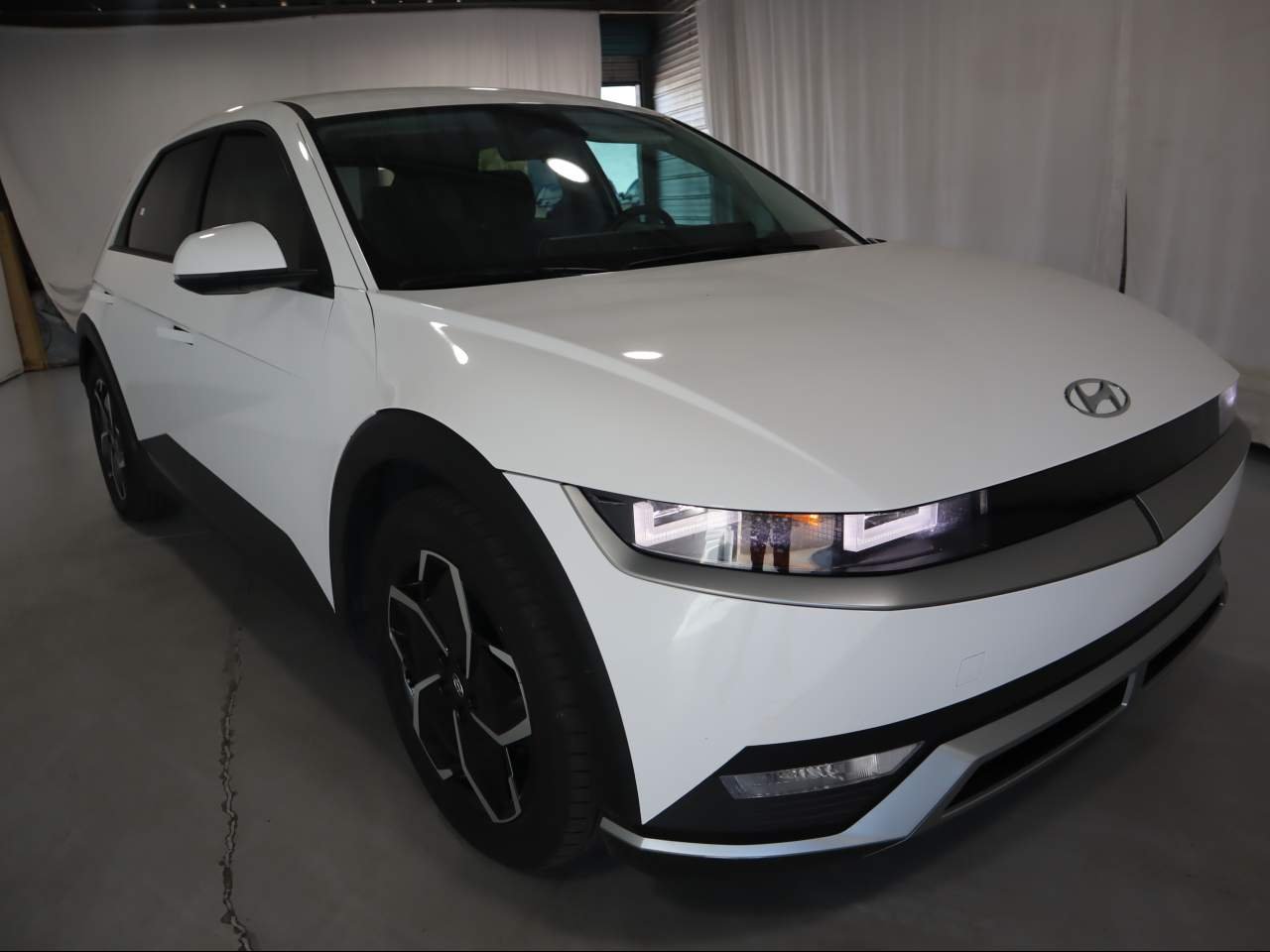 Used 2024 Atlas White Hyundai SE image 3