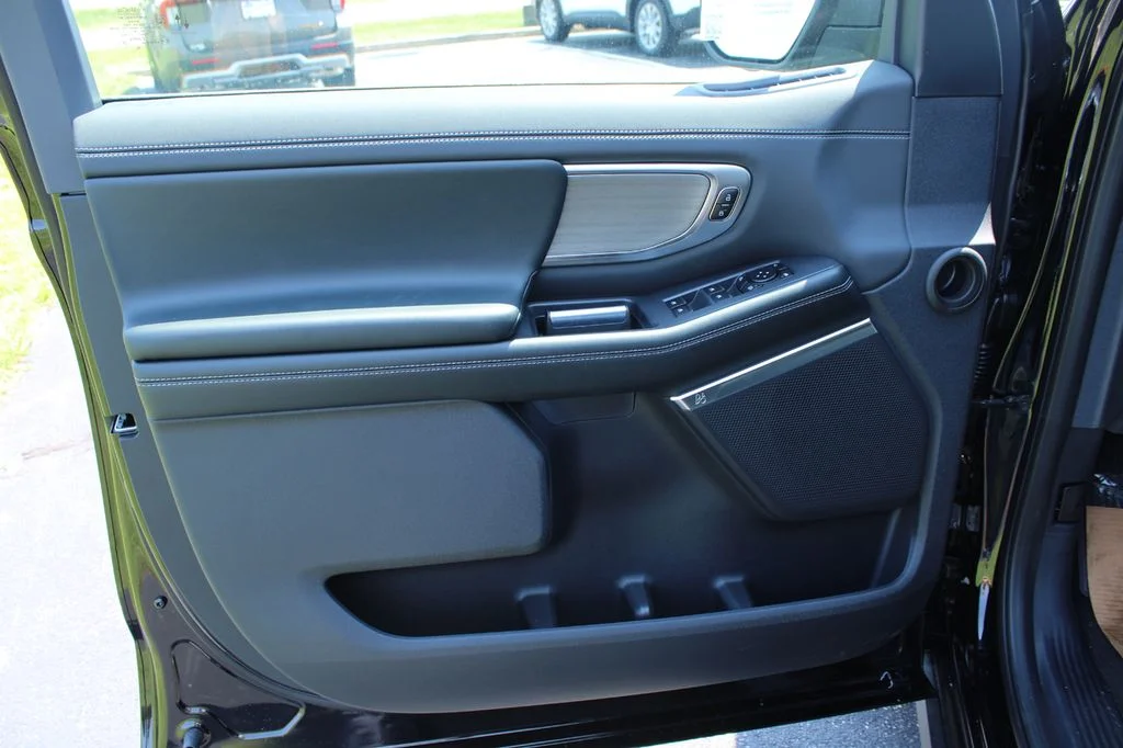 New 2027 Agate Black Metallic Ford MAX Platinum image 44