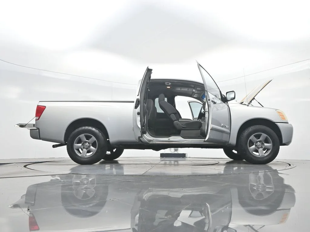 Used 2005 Silver Nissan SE image 41