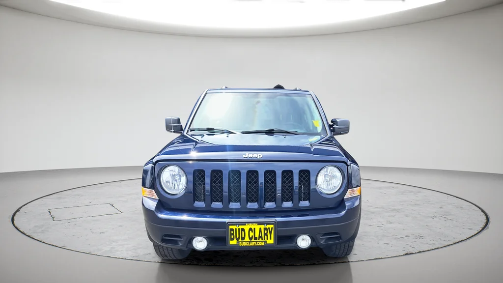 Used 2015 Blue Jeep Latitude image 8
