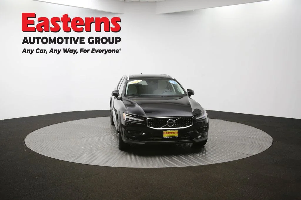 Used 2022 Black Volvo T5 image 49