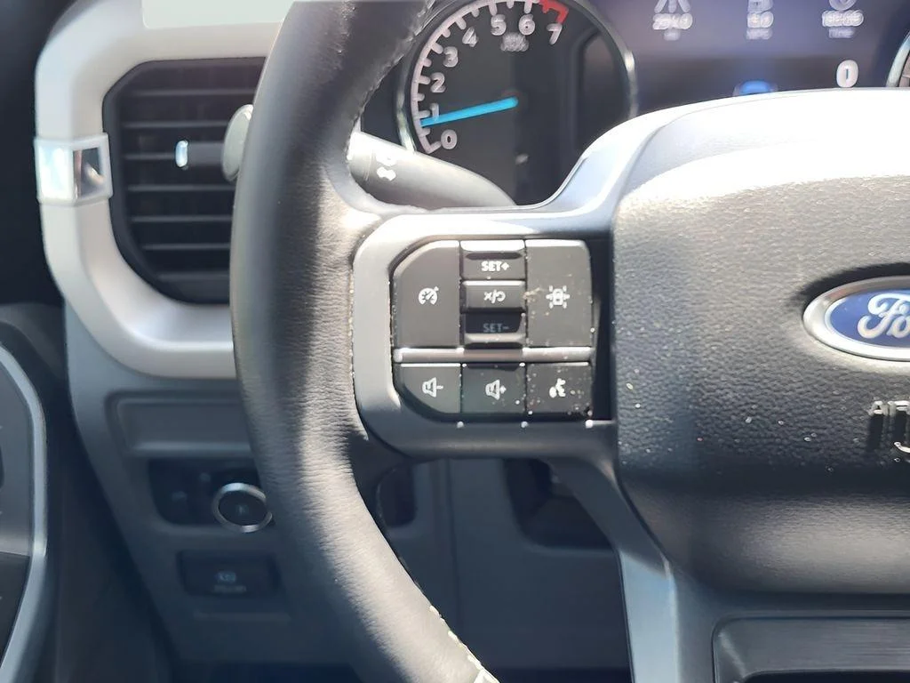 Used 2023 Agate Black Metallic Ford XLT image 13