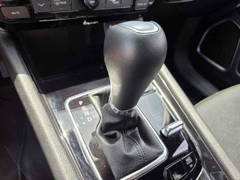 Used 2024 Silver Zynith Metallic Clearco JEEP LATITUDE image 22
