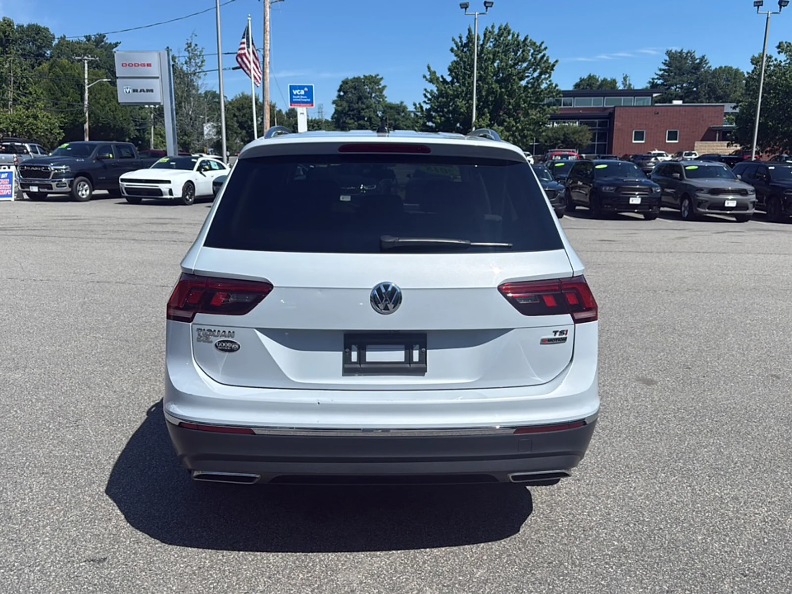 Used 2018 Platinum Gray Metallic Volkswagen SEL 4 MOTION image 6