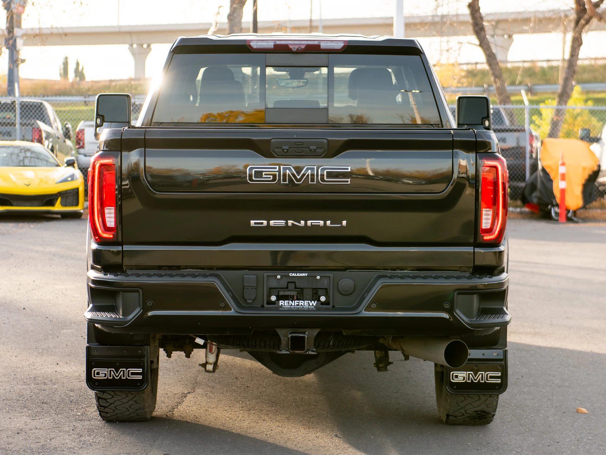 Used 2022 Black GMC Denali* Crew Cab 4x4, 3M PPF, Heated/Ventilated Seats & Wheel, Sunroof, Tonneau Cover image 15