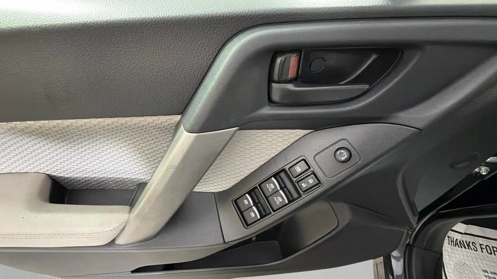 Used 2017  Subaru Premium image 19