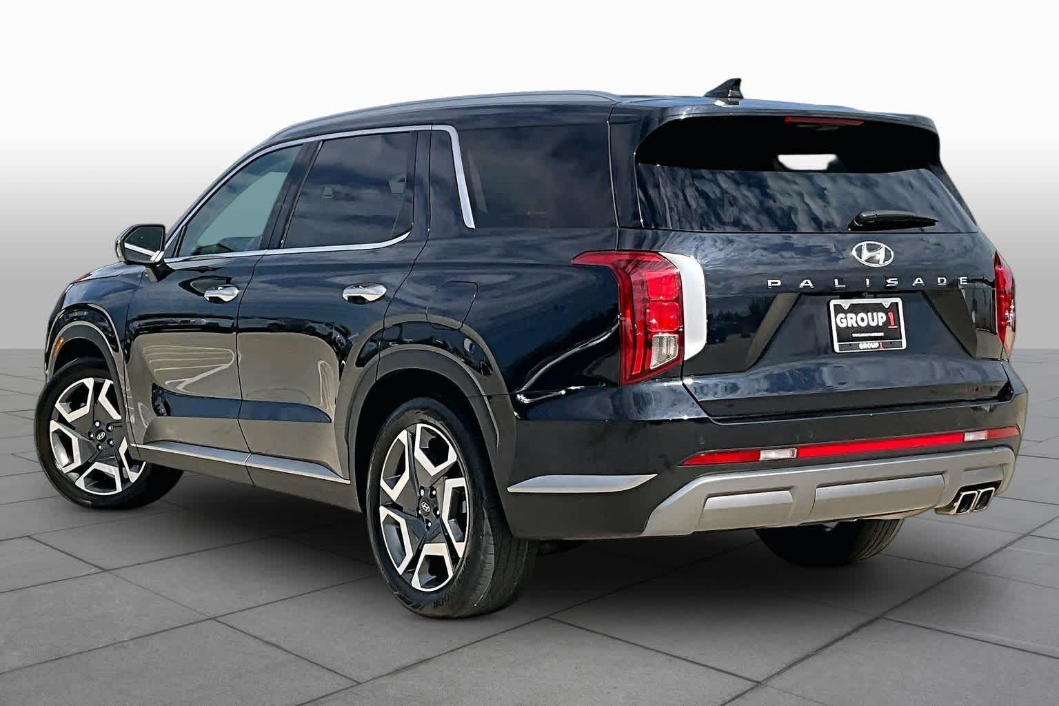 Used 2024 Moonlight Cloud Hyundai SEL 8P image 12