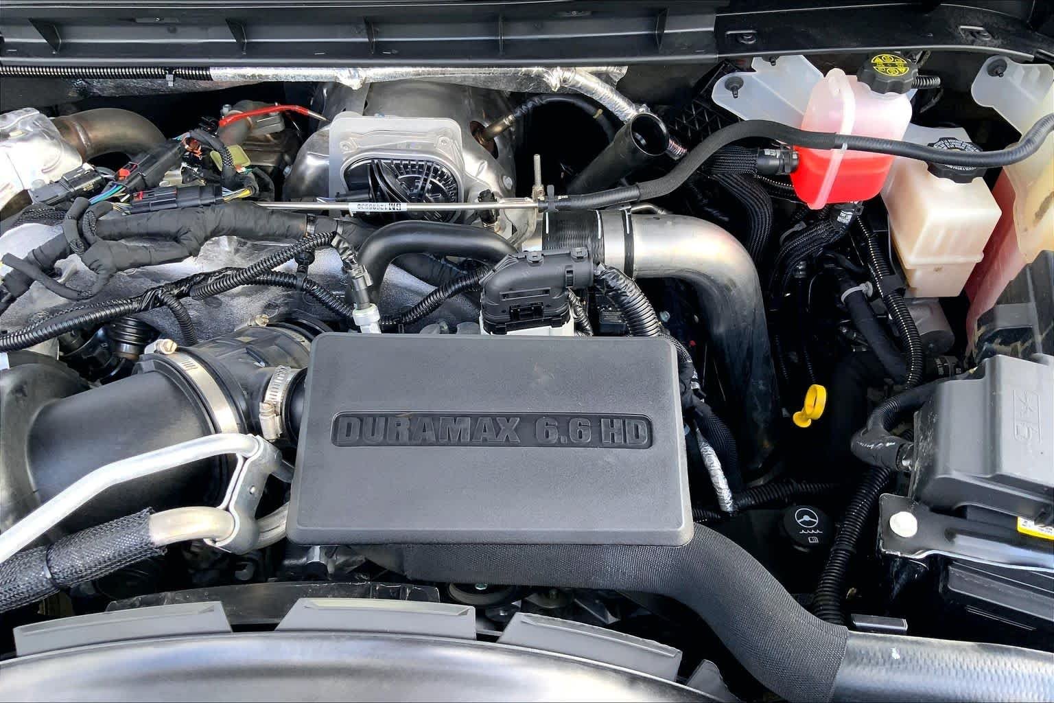 Used 2025 Summit White Chevrolet LT image 30