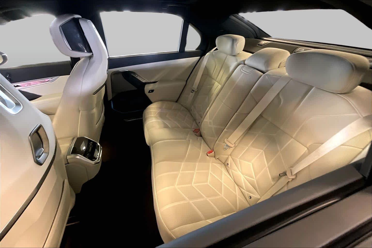 Used 2026 Alpine White BMW 740i image 19