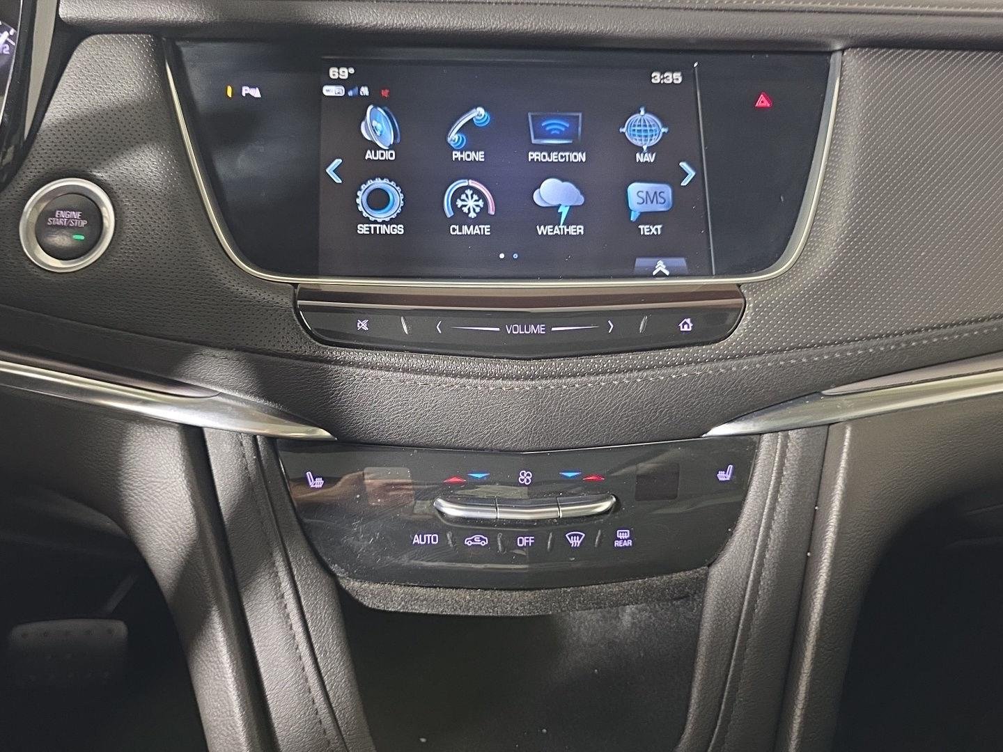 Used 2019 Crystal White Tricoat Cadillac Luxury AWD image 18