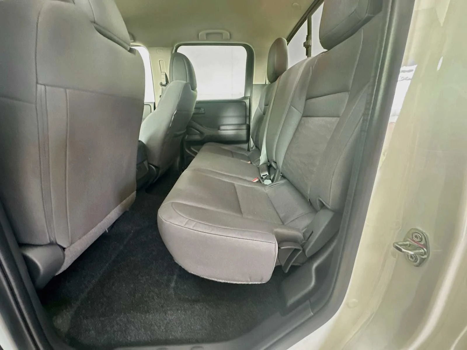 New 2026 Glacier White Nissan S image 5