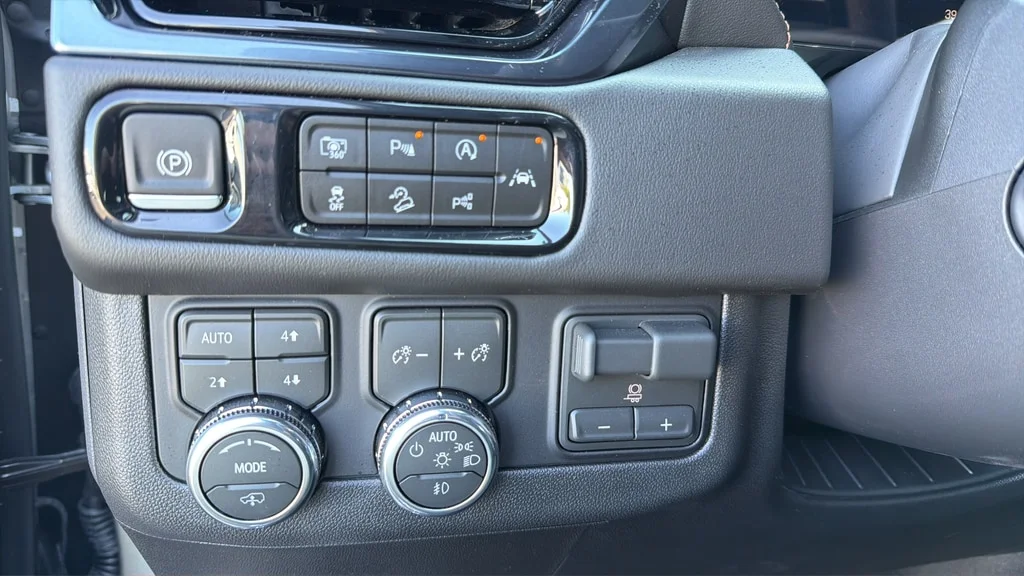 Used 2026 Sterling Metallic GMC AT4 image 23