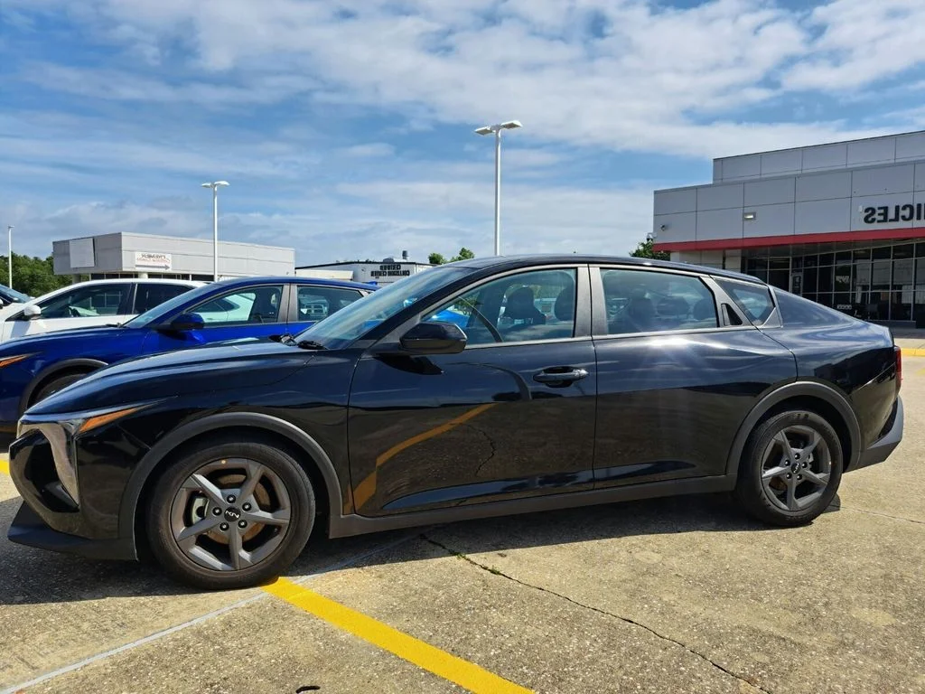 2025 Kia K4 LXS AT's photo