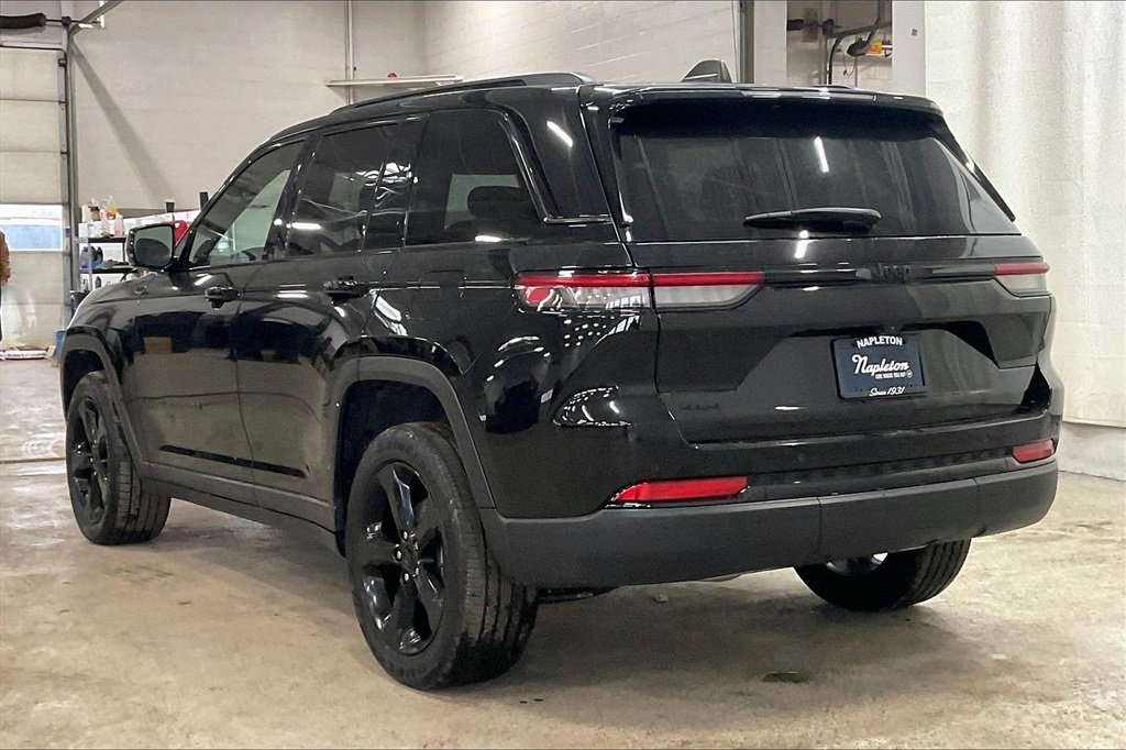 2023 JEEP GRAND CHEROKEE - Image 9