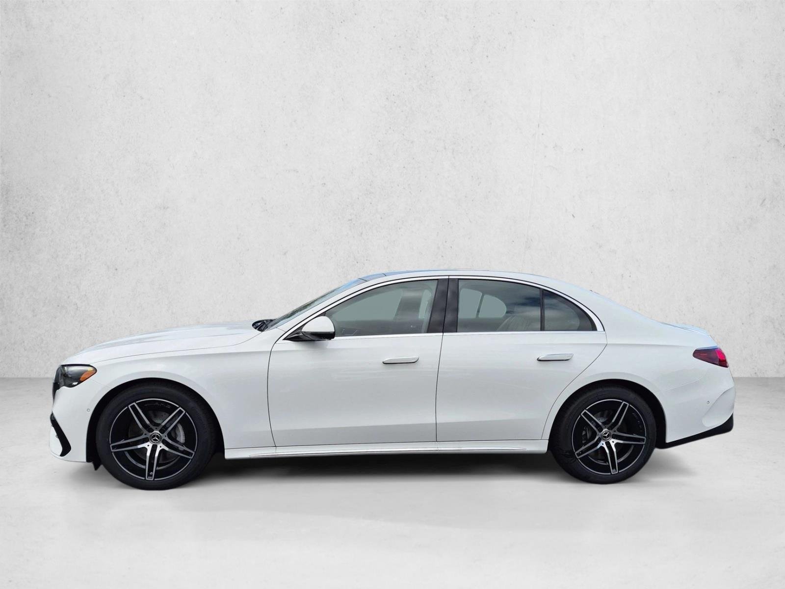 New 2027 Polar White Mercedes-Benz E450 image 5