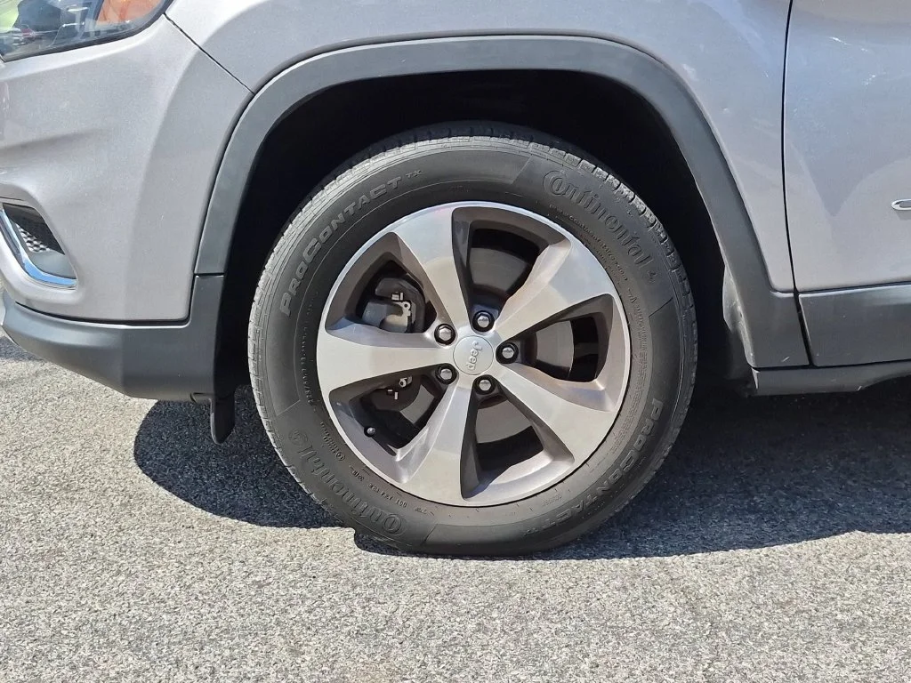 Used 2020 Silver Jeep Limited image 25