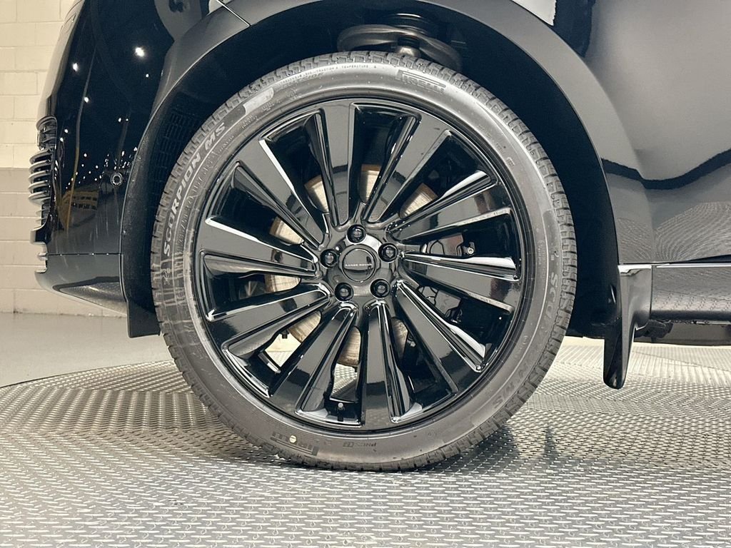 New 2026 Narvik Black Land Rover SV image 5