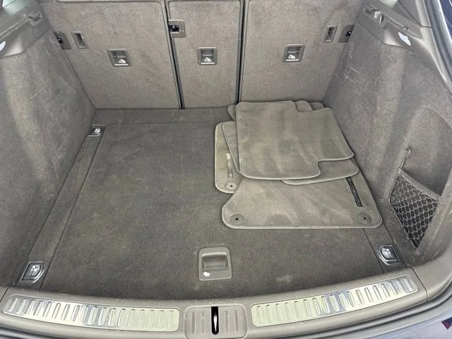 Used 2020  Porsche Base image 27