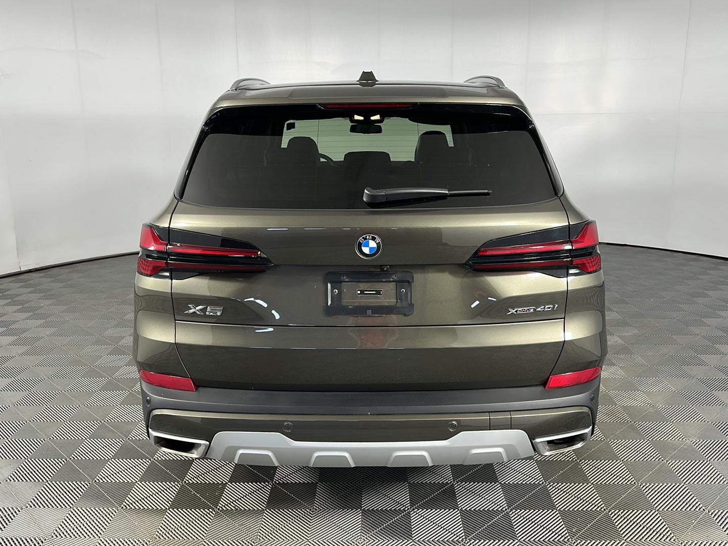 Used 2024 Manhattan Green Metallic BMW xDrive40i image 27