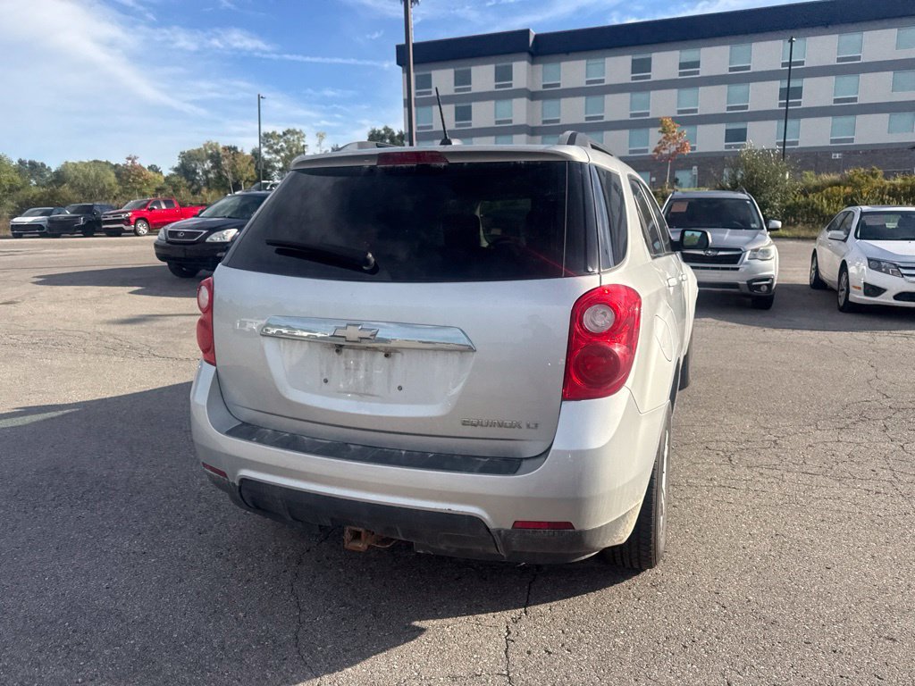 Used 2015 Silver Ice Metallic Chevrolet LT image 17