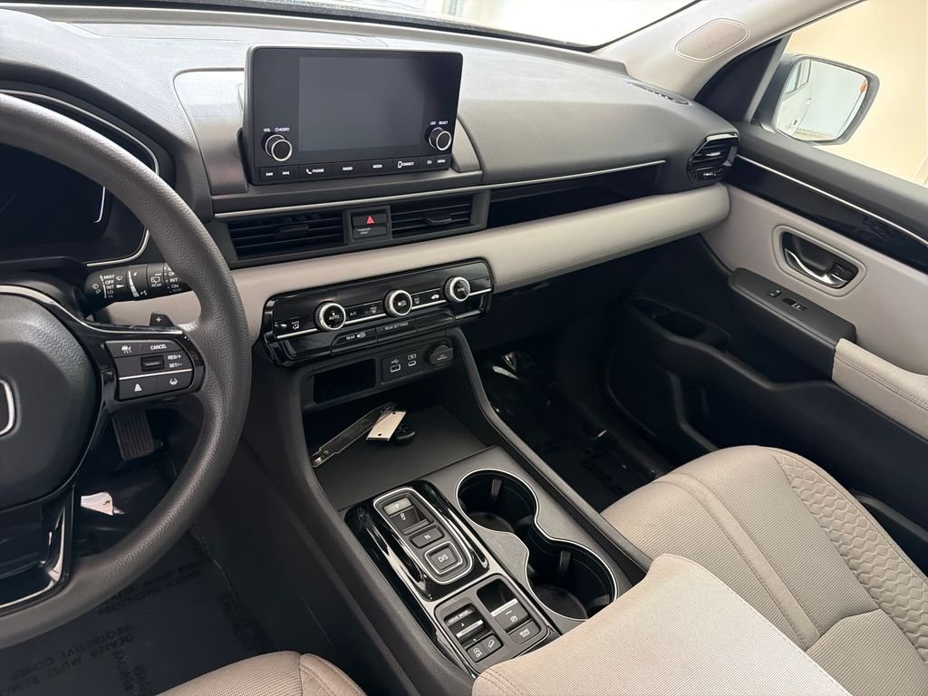 Used 2023  Honda LX image 16