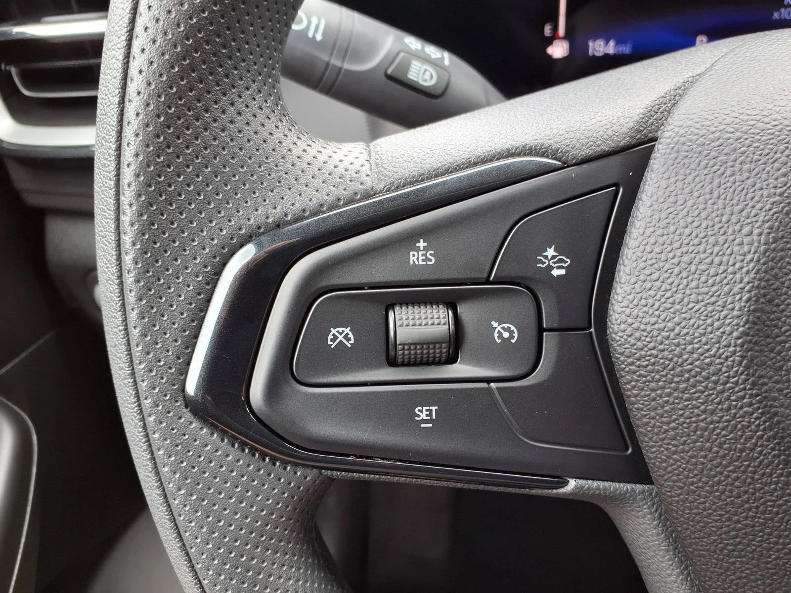Used 2025 Summit White Chevrolet LT image 17